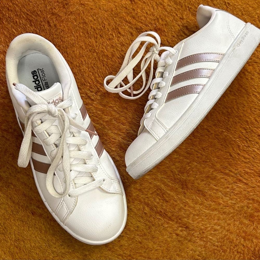Adidas white w pink metallic stripes sneakers (8.5)